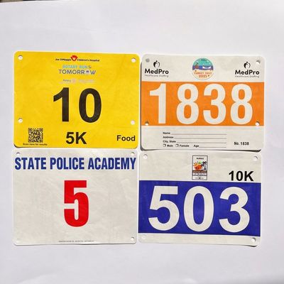 Заказные номера гонки толщина 0,5 мм Tyvek Race Bib Numbers для марафонских соревнований Триатлон в прямоугольной форме