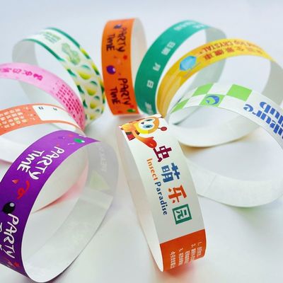 Дешевые регулируемые браслеты Tyvek Event Сканируйте штрих-код События разнообразие цветов Бумажный браслет события