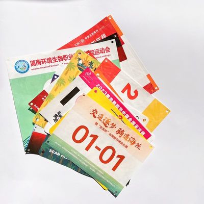 Число прямоугольной гонки биб толщина 0,5 мм персонализированная с помощью печати на экране