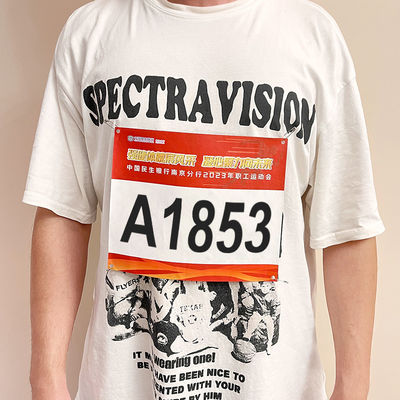 Скрин-печать персонализированных номеров биб в материале Tyvek с высокой видимостью